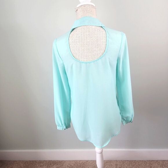 MINE WOMEN'S SHEER BUTTON DOWN SILVER EMBELLISHED BUTTONS OPEN BACK SIZE SMALL - Picture 4 of 7